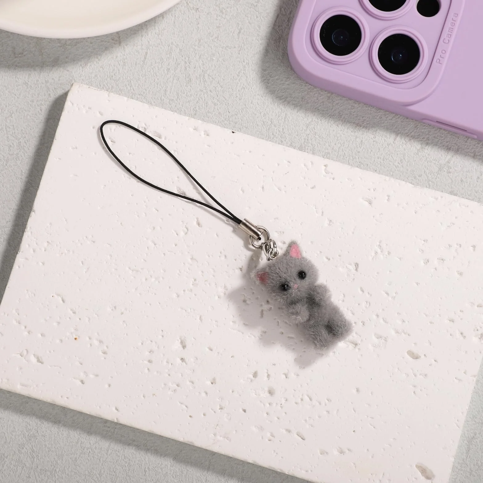 Pendentif de Téléphone Portable Chat, Mignon Charme de Téléphone Chat Y2K Gris Moelleux Charmes de Téléphone Esthétiques pour Porte-Clés Sac à Dos Sac à Main Appareil Photo Décoration