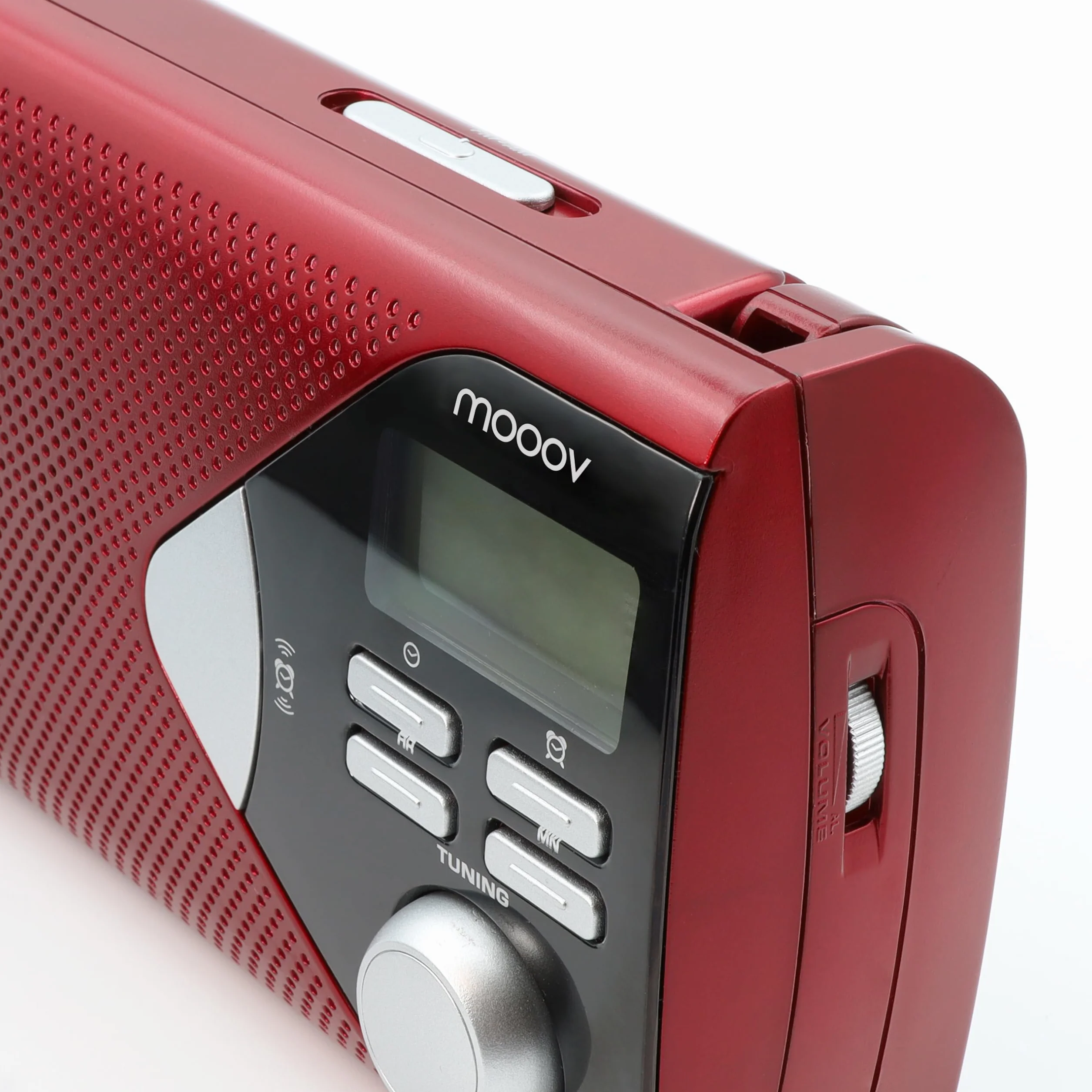 MOOOV 477201 Radio Portable à Pile FM/AM, Tuner Affichage Digital, Poste avec Poignée de Transport Rabattable, Facile d'Utilisation, Fonction Heure & Alarme, Secteur ou Piles - Rouge