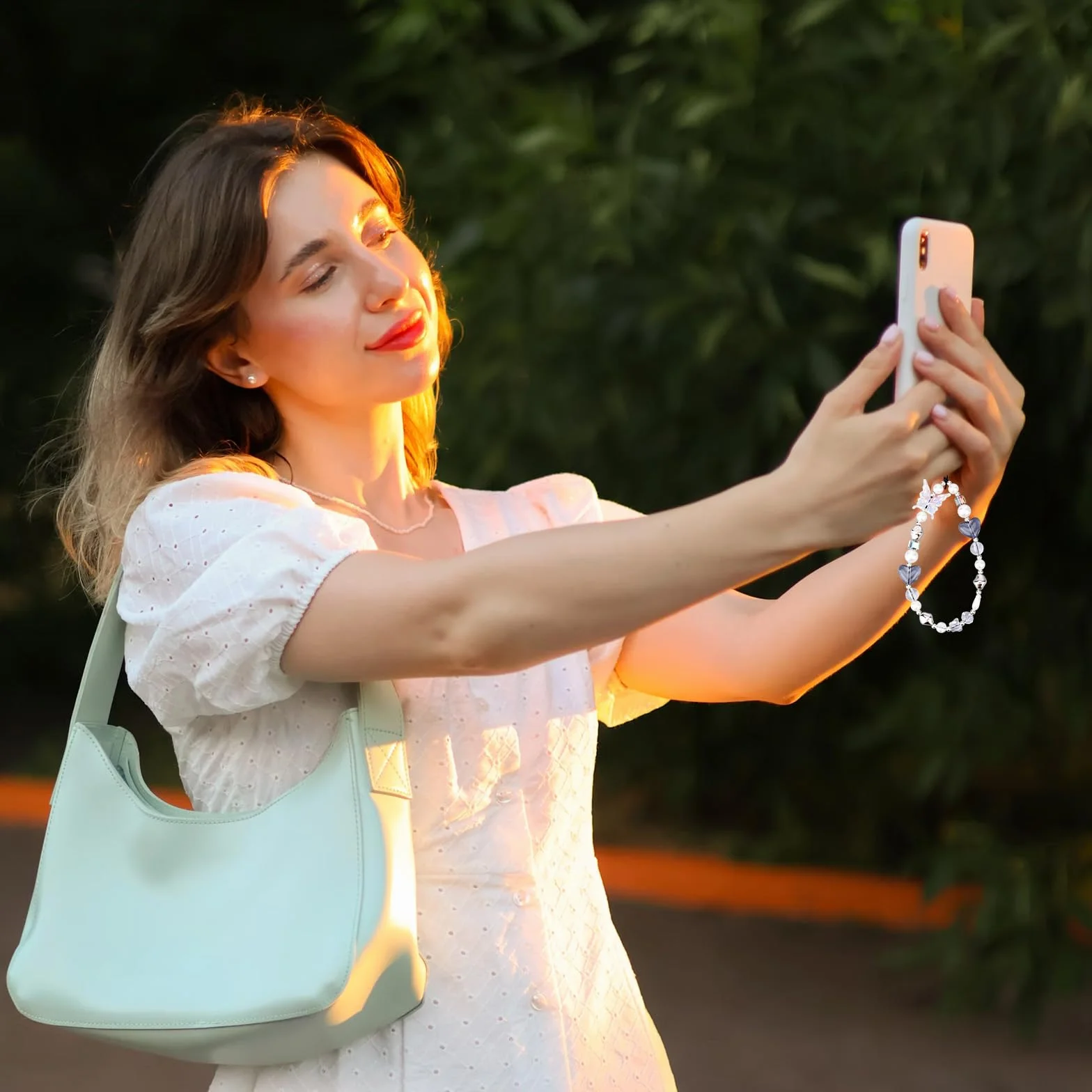 Gosknor Sangle de Téléphone à Perles, Joli Bracelet de Téléphone Portable Y2K en Forme de Cœur et de Papillon pour Portefeuilles Appareils Photo Porte-Clés Sacs à Dos Accessoires