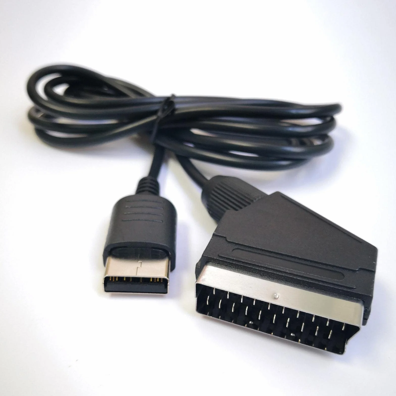 Câble Péritel pour Console Sega Dreamcast, 1.8m, Câble de Connexion Amélioration Vidéo et Audio, Compatibilité TV avec Prise SCART, pour Rétrogaming et Remplacement