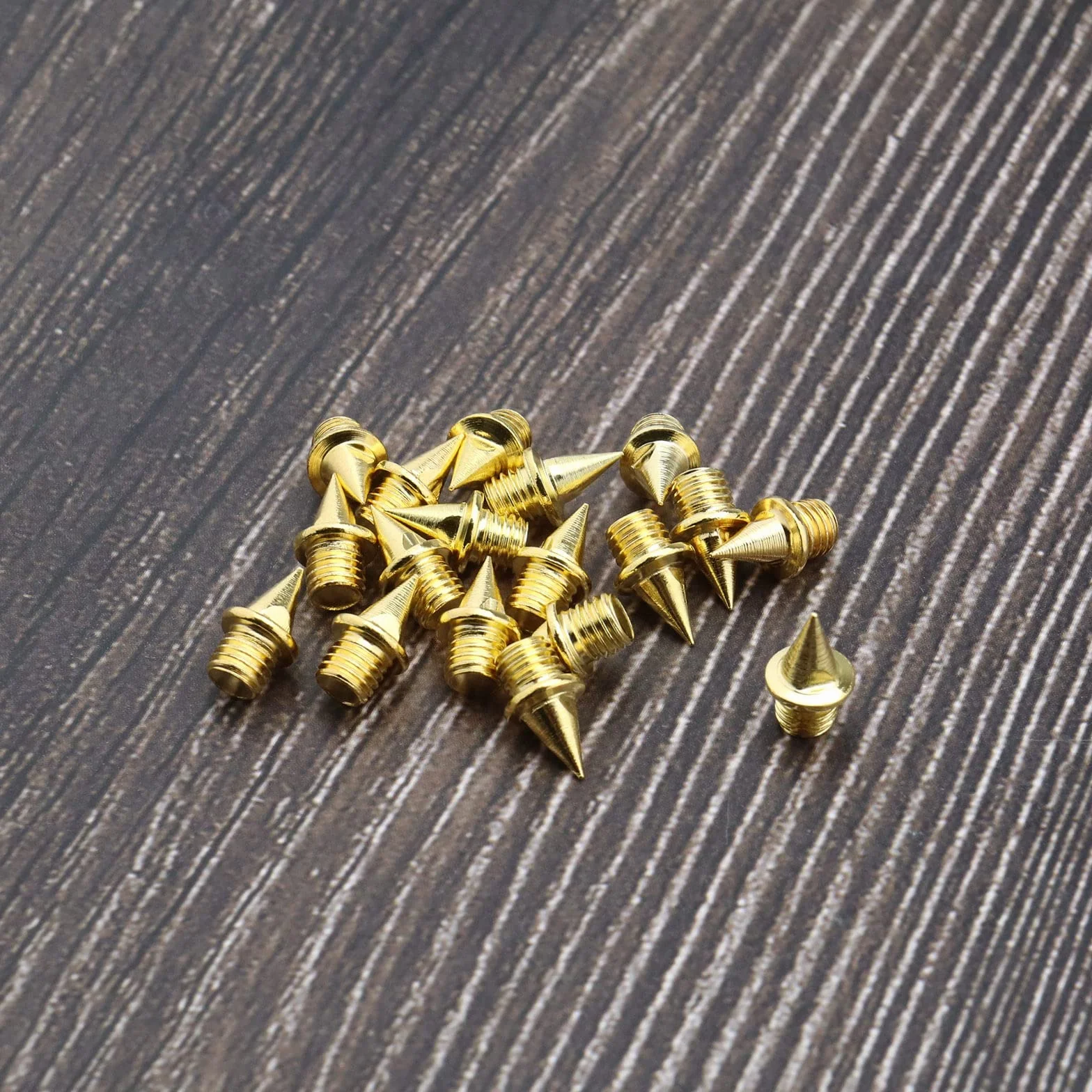 Crampons de rechange en acier 7 mm pour chaussures de sport longues pistes Doré