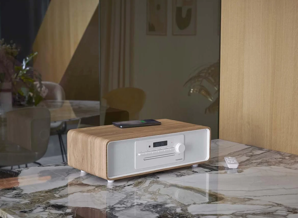 Microchaîne Stereo CD, Radio FM,50 Stations préréglées,USB Bluetooth AUX-in + Chargeur sans Fil et USB THOMSON - MIC301IBT