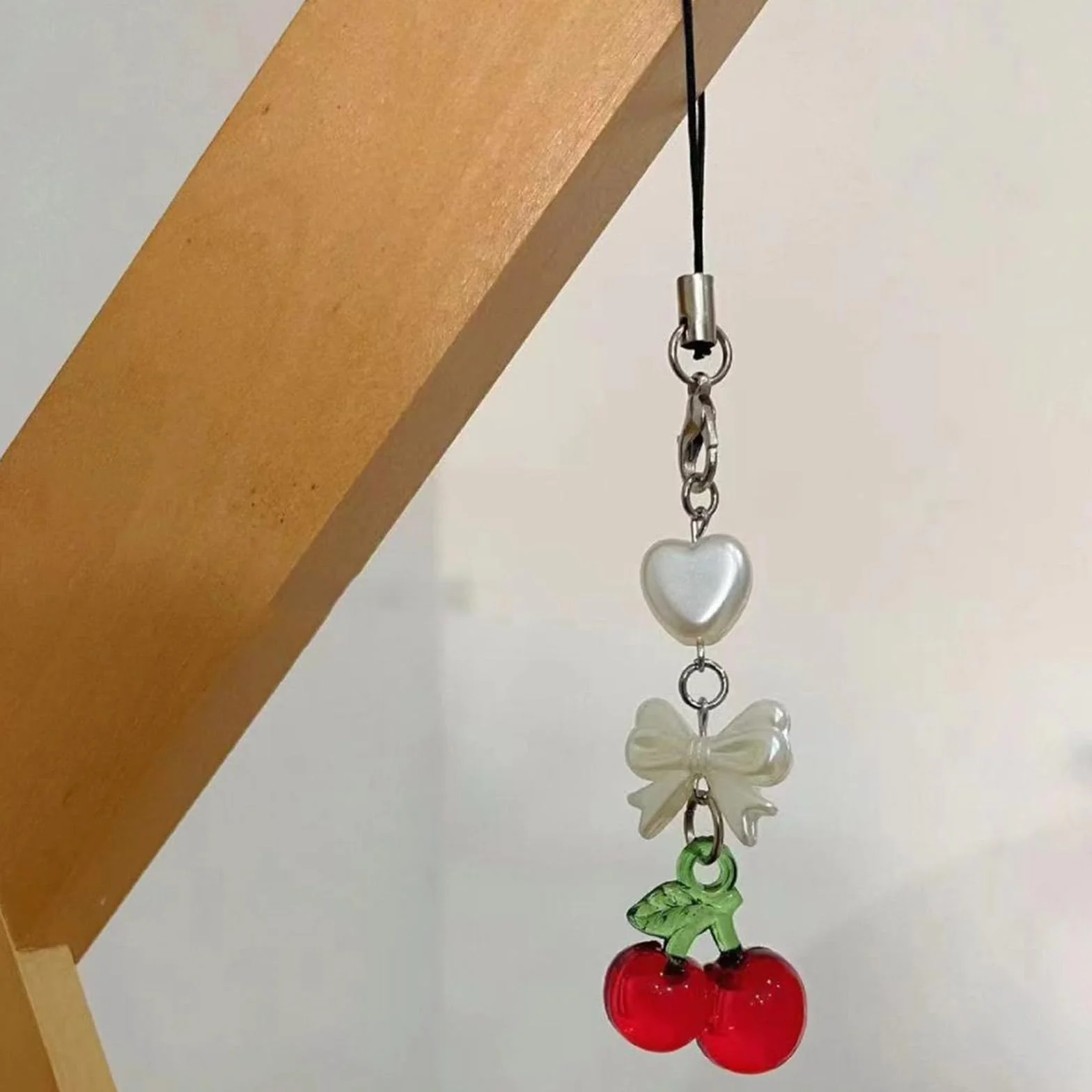 Breloque de téléphone en forme de cerise fabriquée à la main, pendentif fruit, chaîne et sangle pour sac à dos