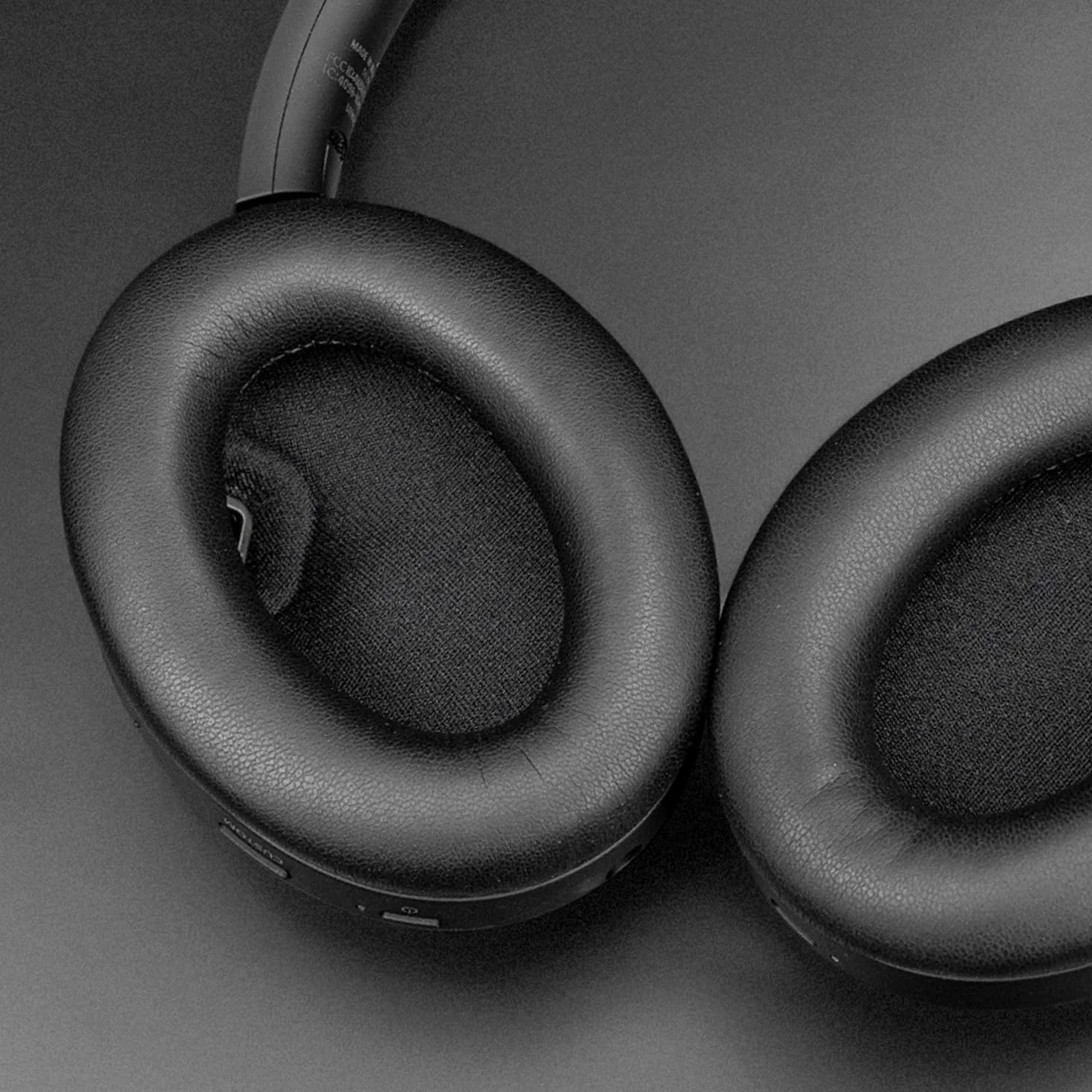 SOULWIT Coussinets Mousse pour Sony WH-1000XM4 Casque, Isolation Phonique, Épaisseur Supplémentaire, Noir