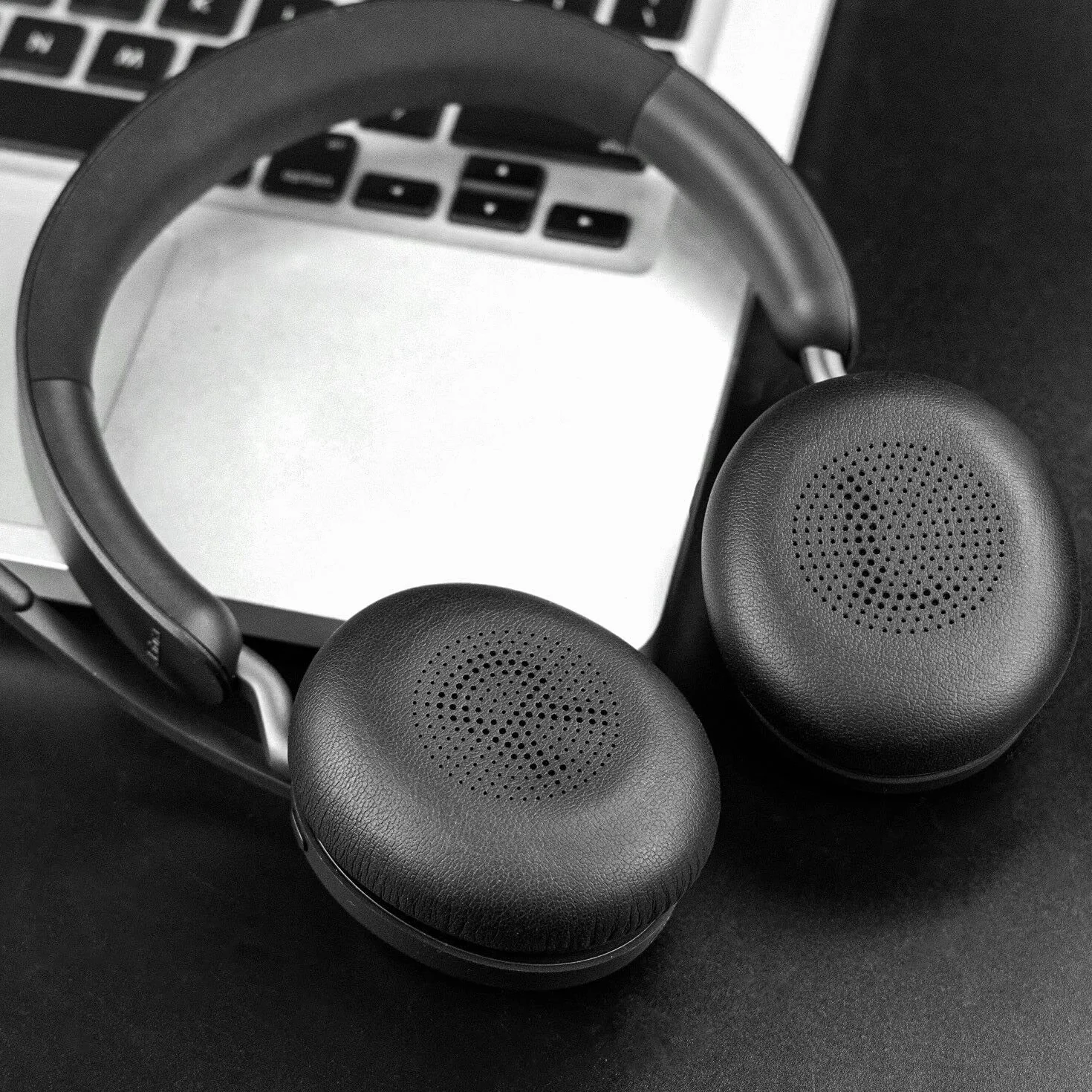 SOULWIT Mousse Coussinets pour Jabra Evolve2 65, Evolve2 40, Elite 45h Casque Supra-auriculaire sans Fil Cuir protéiné Plus Doux