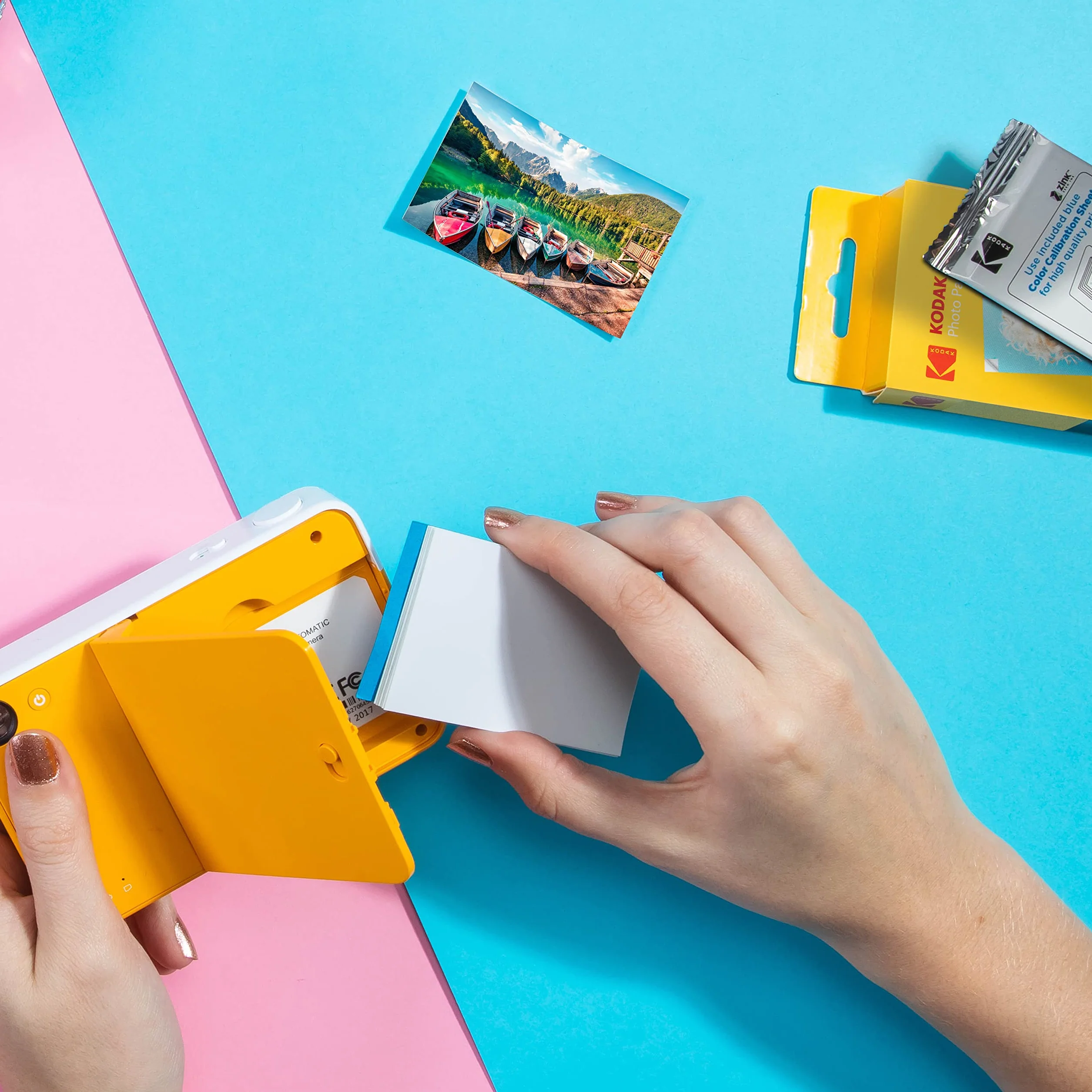 Kodak Step Touch Appareil Photo instantané avec écran Tactile LCD de 3,5 Pouces (Blanc) Kit de Voyage