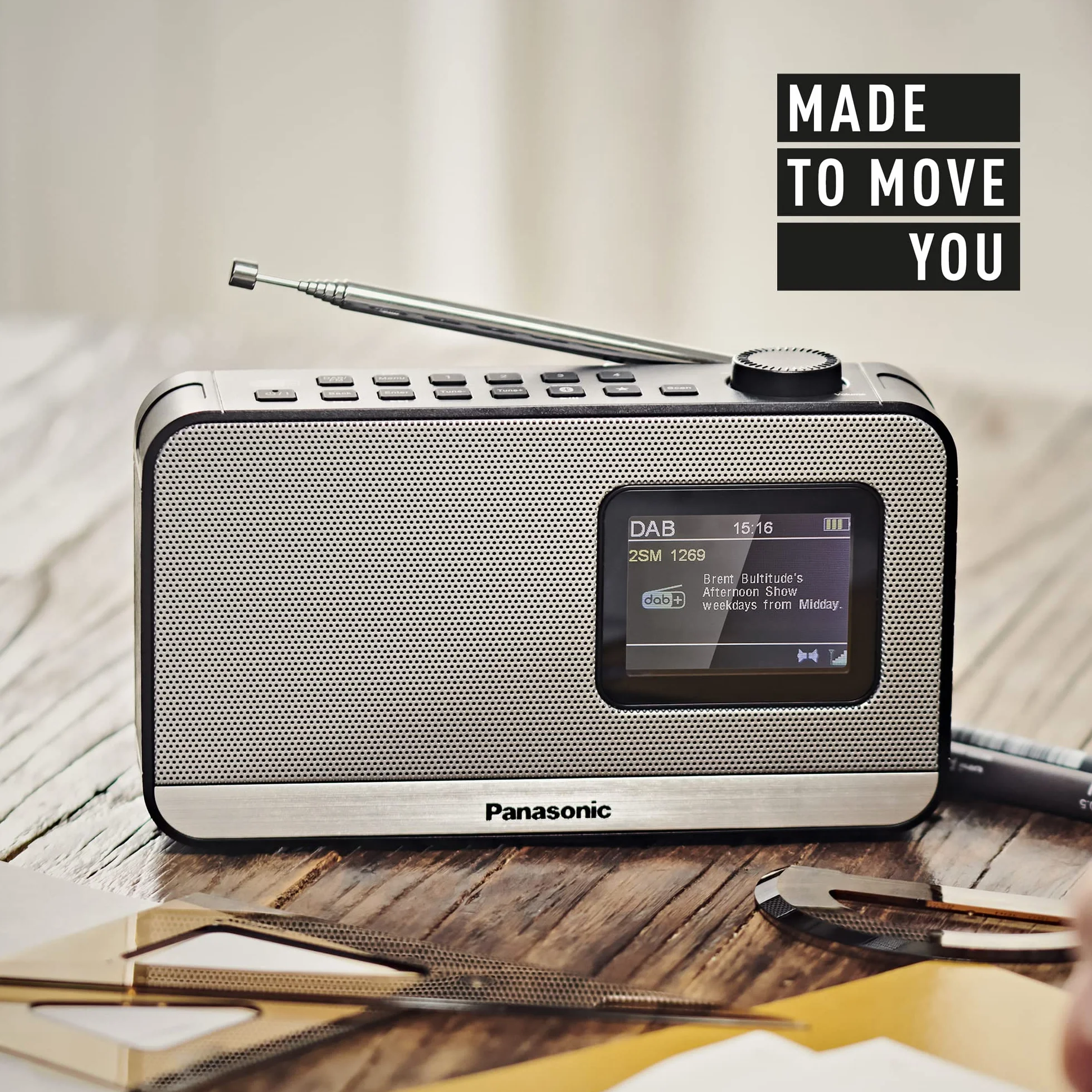 Panasonic RF-D15EG-K, Radio Numérique Portable Dab+/FM, Bluetooth, Écran LCD TFT 2,4", Haut-Parleur 3W 5cm, 4 Boutons de Présélection, Alimentation Piles et Secteur, Veille, Alarme, Horloge, Noir.