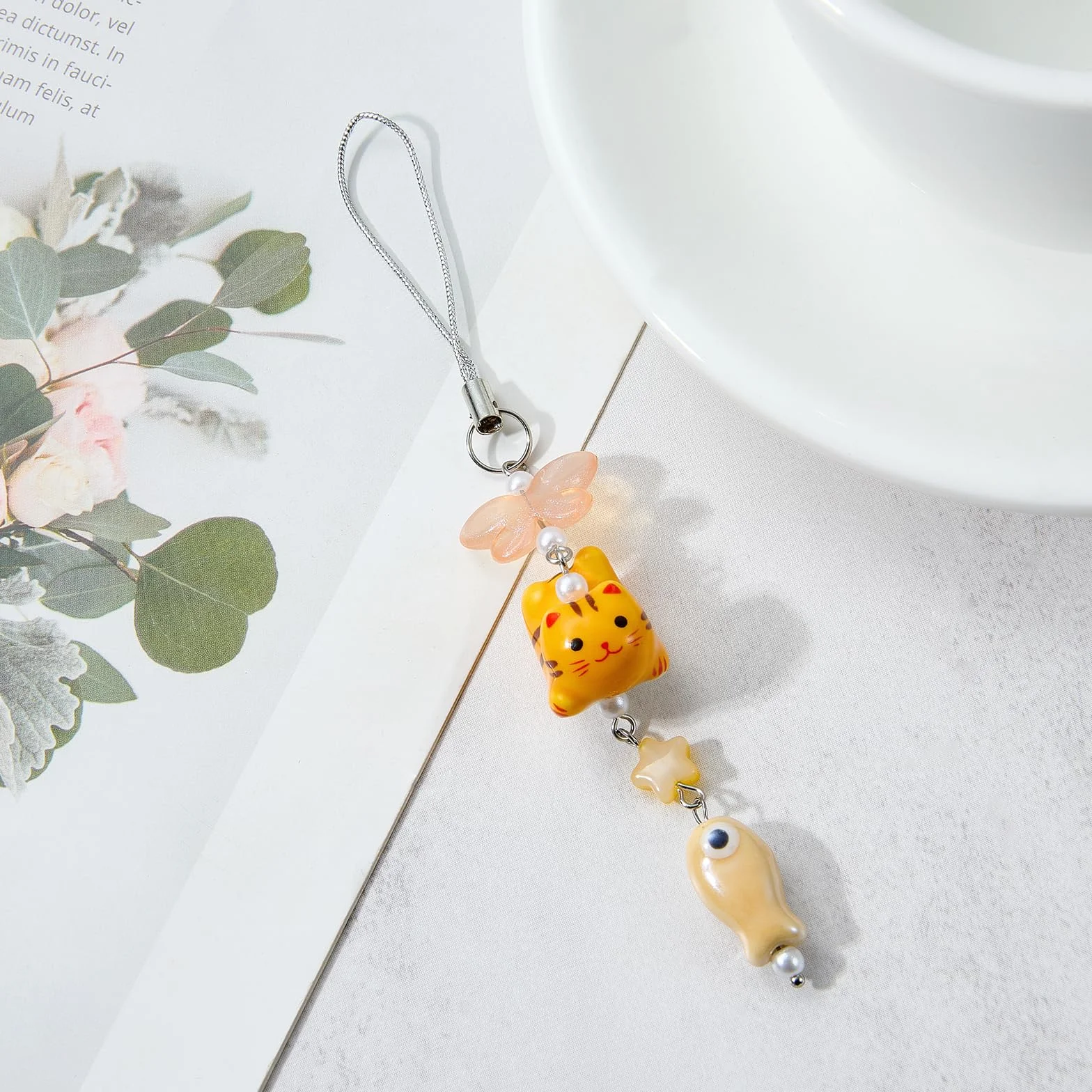 BEEFLYING 1 Pièce Pendentif Téléphone Chat Orange Pendentif Papillon Raffiné en Perles Breloque Porcelaine Poisson Pour Porte-clés et Sacs