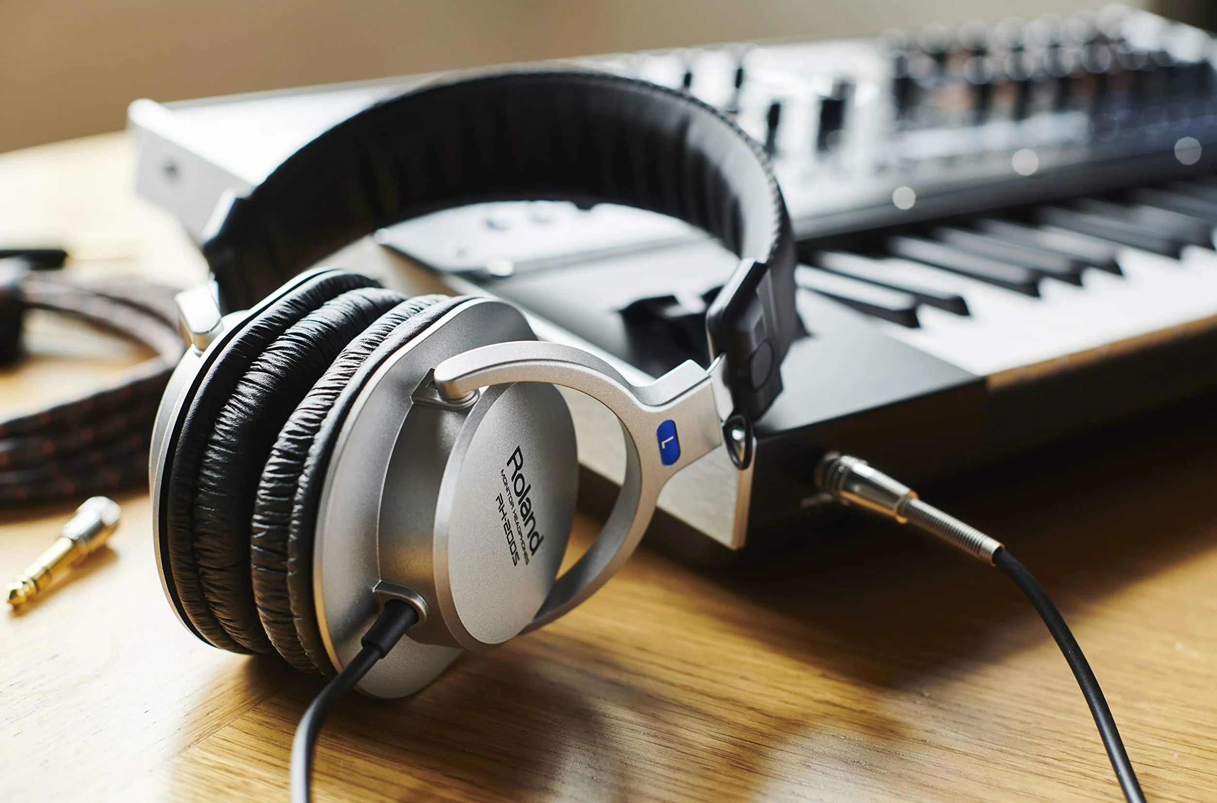 Roland Casque stéréo RH-200S, Couleur Argent, câble Droit - Un Casque de Monitoring au Son Clair et précis, Confortable pour Travailler en Studio