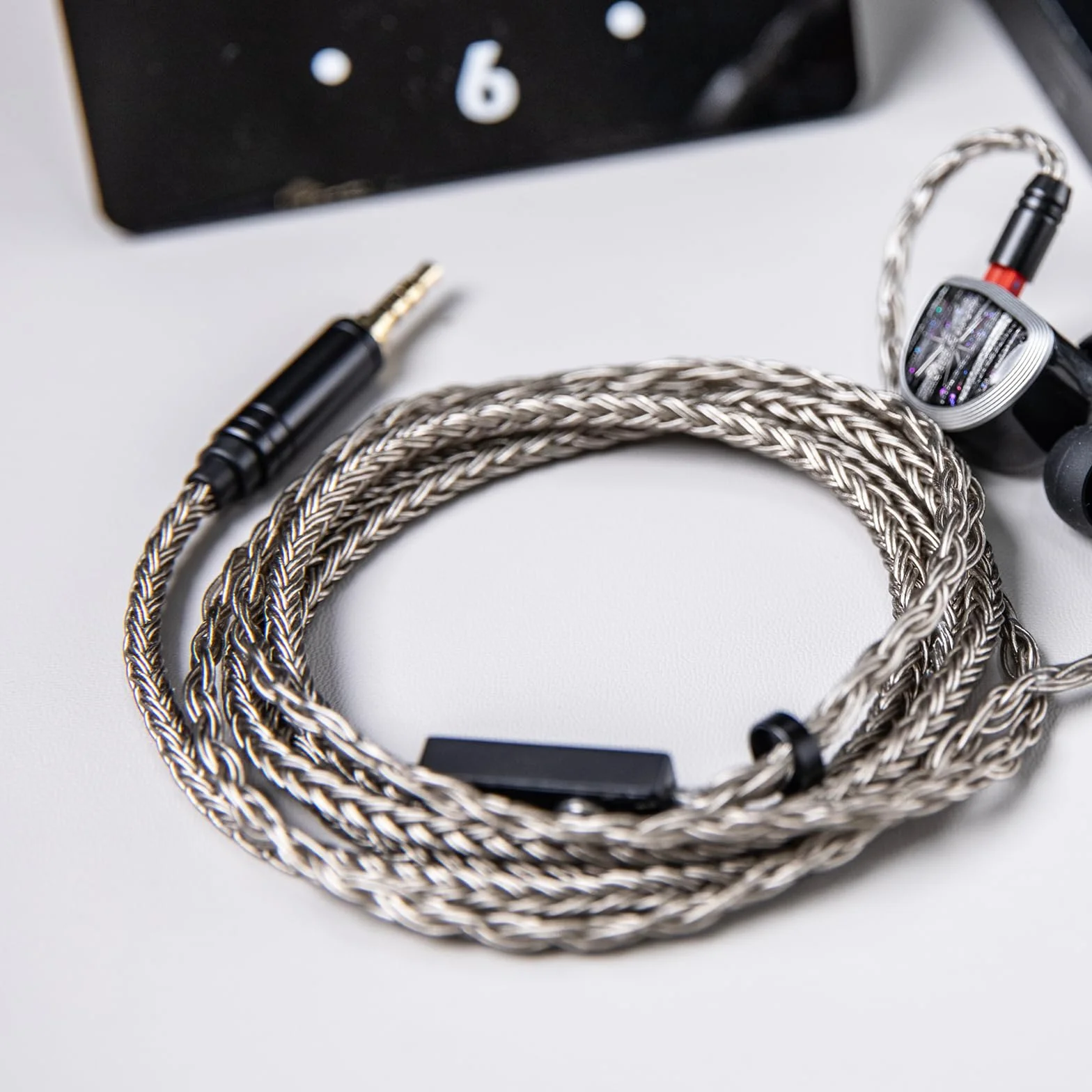 Linsoul Tripowin Zonie Câble de Mise à Niveau des IEMs HiFi, avec Omni Mic, Câble d’écouteur SPC plaqué Argent à 16 âmes, Type C/3,5mm Fil Anti-enchevêtreme de 1,25m (3,5 mm, 2 Broches 0,78 mm)